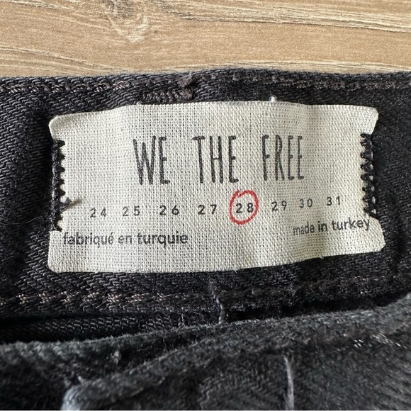 We The Free Distressed Black Jeans Maggie Mid Rise Fringed Hem Sz 28 - Picture 4 of 8